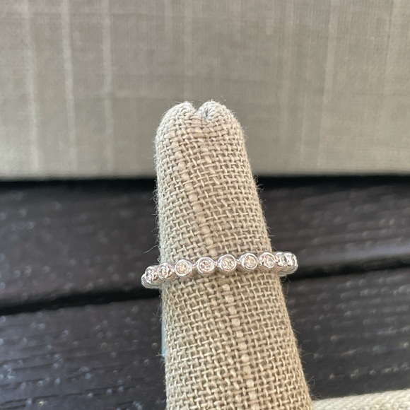 NWT 14k white gold stackable diamond beaded eternity band ring 0.20ctw - Picture 2 of 7